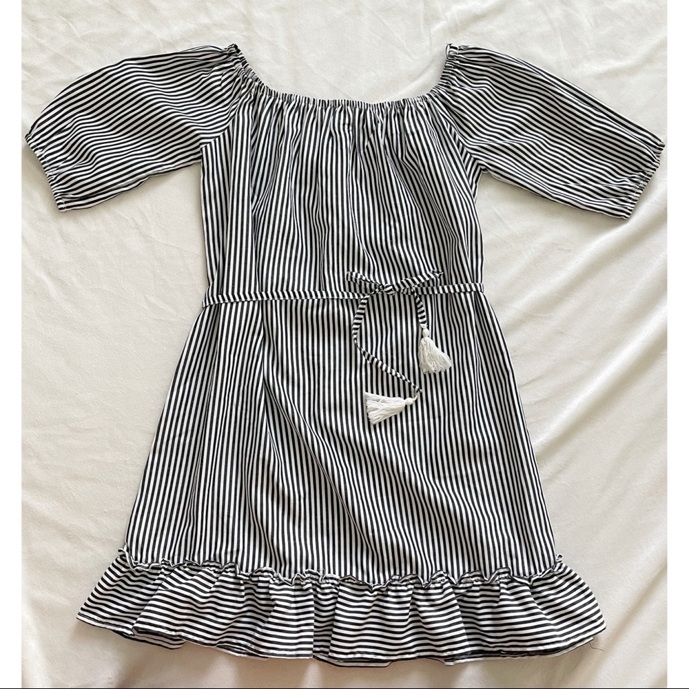 FOREVER 21 Gray and White Vertical Striped Mini Dress - Small